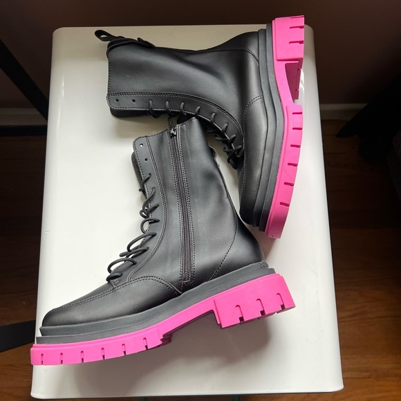 Charles and Keith Iggy Pink Sole Combat Boots Size 39 - Picture 2 of 10